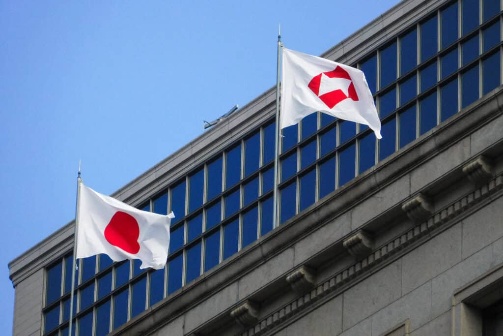 Nippon Life відновлює інвестиції в держоблігації Японії після збитків