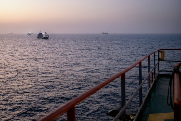 Ормузькі протоки: небезпечна доставка нафти під наглядом ВМС США