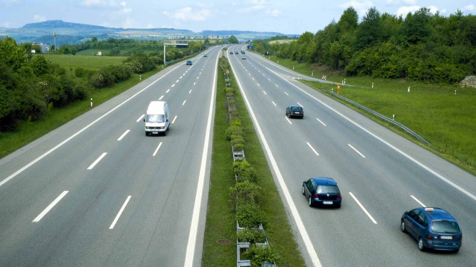Британські автостраховики: рекордні виплати та стабільні премії у Q2 2024